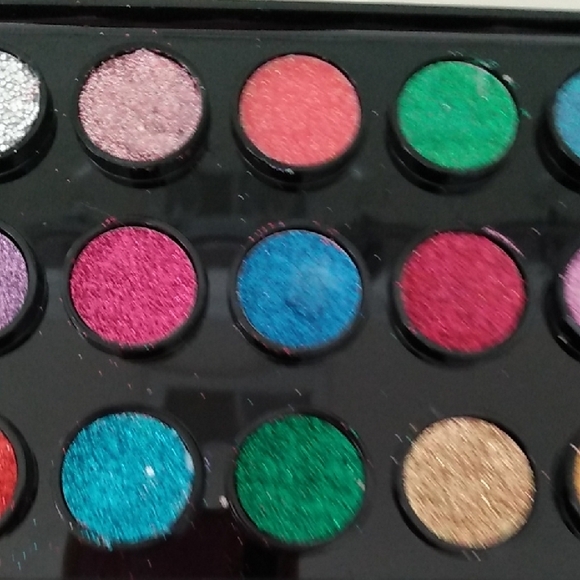 24 Glitter Eye Shadow kit Party Halloween Cosplay New Years Eve - Picture 11 of 16
